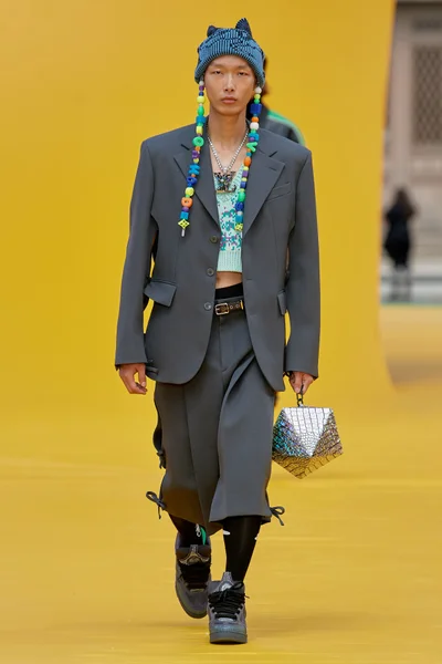 Look 24